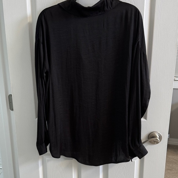Vici - Chic Black Blouse - Picture 4 of 4